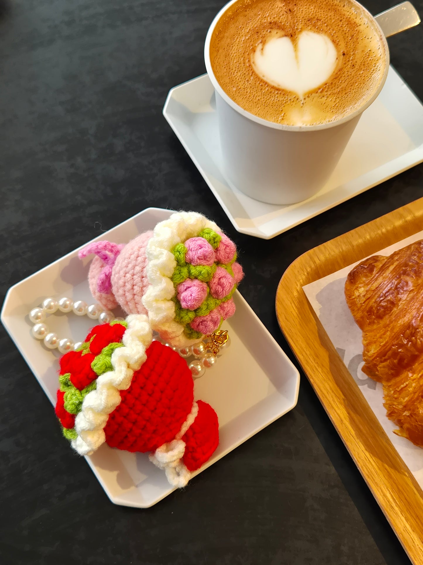 ✧ new ✧ Red Roses Mini Bouquet Keyring